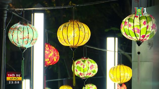 Người dân Thủ đô xuống đường đón năm mới