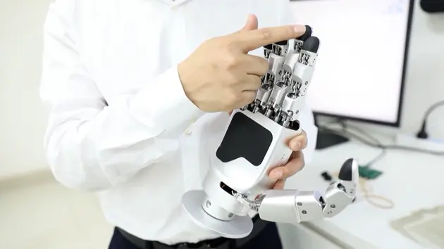 'Da điện tử' giúp robot cảm nhận như con người