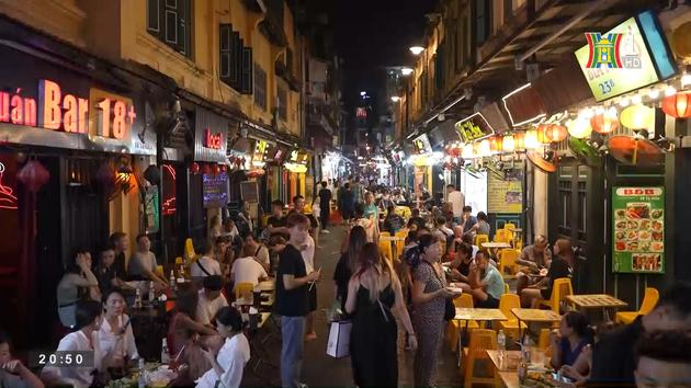 Phố Tạ Hiện - Con phố 'không ngủ' giữa lòng Hà Nội