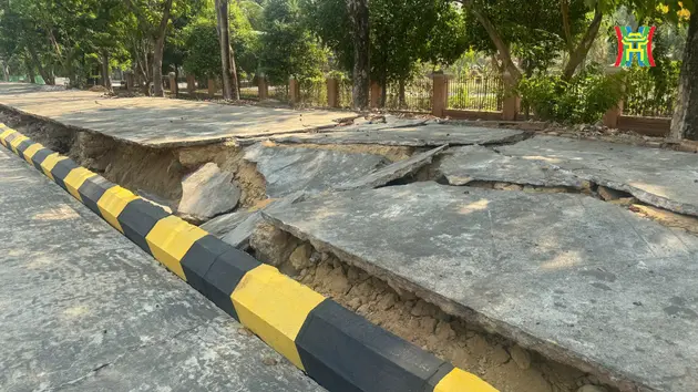 Đường sá Myanmar bị tàn phá sau trận động đất lịch sử