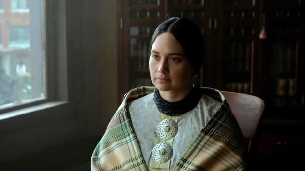 Lily Gladstone - Đóa hoa nở muộn của Hollywood