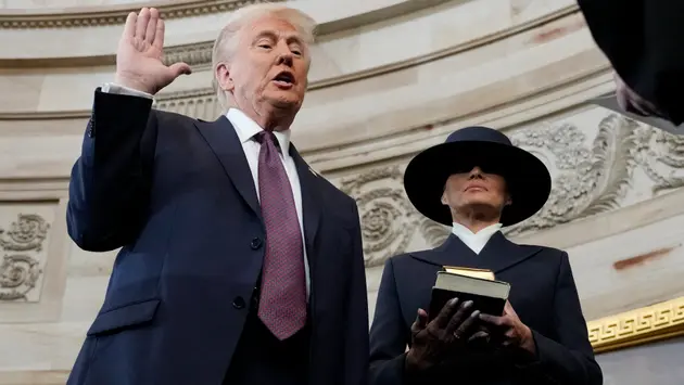 Ông Trump không đặt tay lên Kinh thánh trong lễ nhậm chức