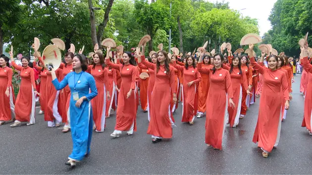 Lễ hội áo dài và diễu hành biểu dương phụ nữ CAND