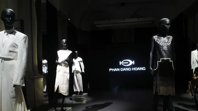 NTK Việt mang giấy dó 500 năm tuổi đến Milan Fashion Week