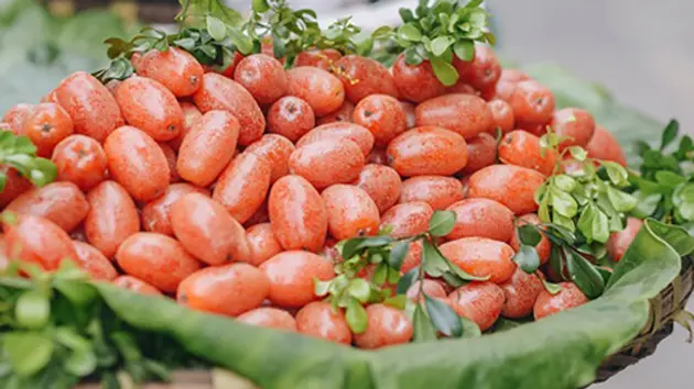 Tháng Ba về, nhớ mùa nhót quê