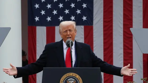Các chuyên gia chỉ trích chính sách thuế của ông Trump