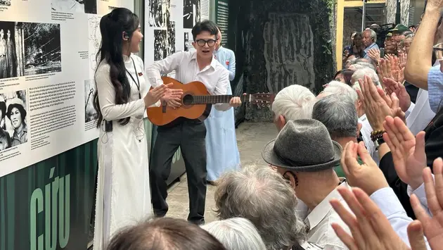 'Khúc ca hòa bình' tại Di tích Nhà tù Hỏa Lò